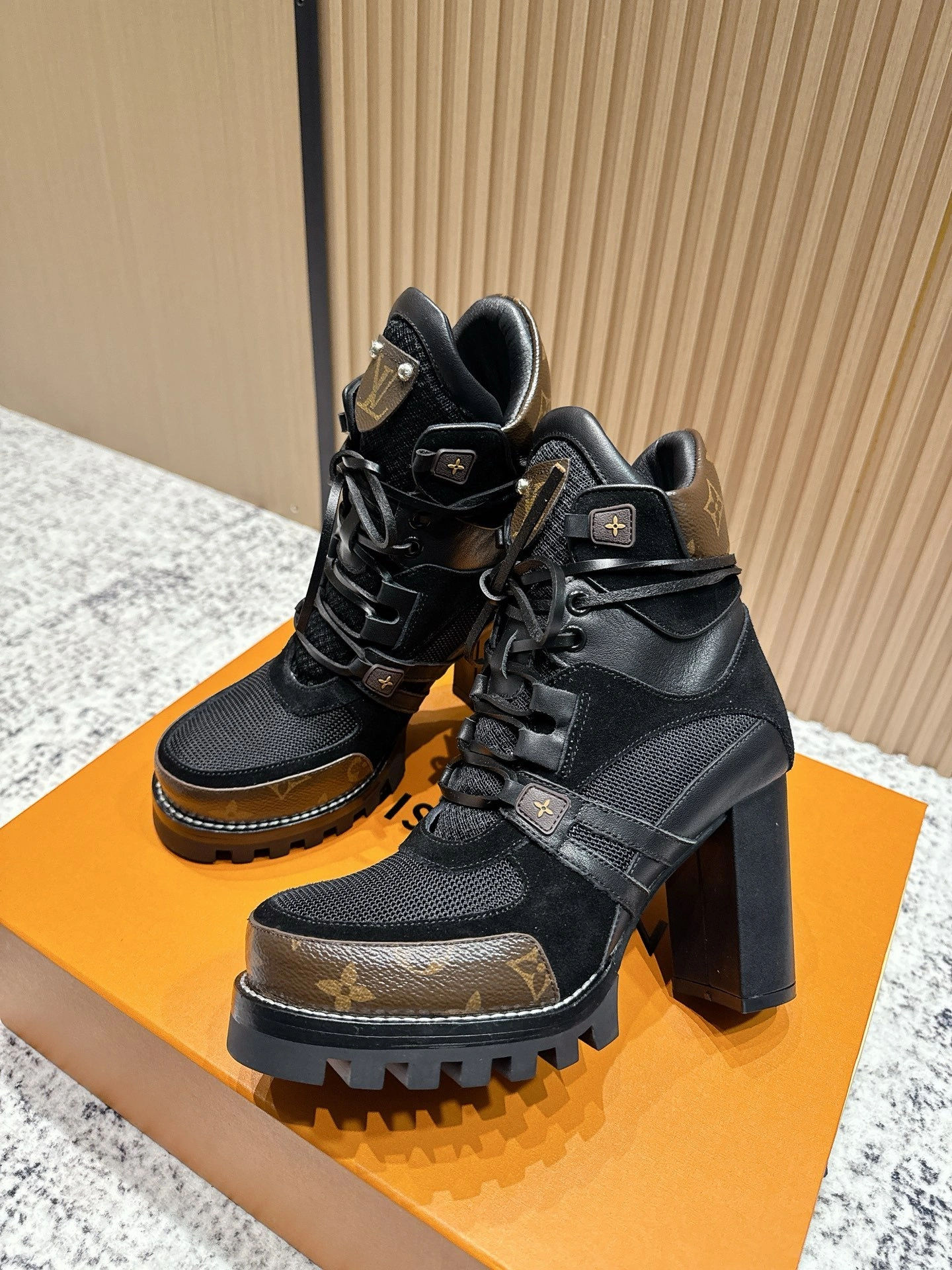 COCO-- 8V 1AABIT cowhide Heel height ：9cm Waterproof：2.5cm item:E-X362J2906